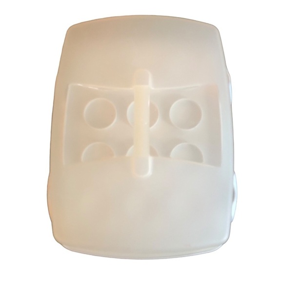 Wilton Cupcake Mini Muffin Covered Take Along Storage Container White 12-24CT - Picture 4 of 7